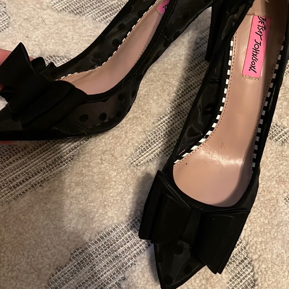 Betsey Johnson Shoes - Betsy Johnson bow heels